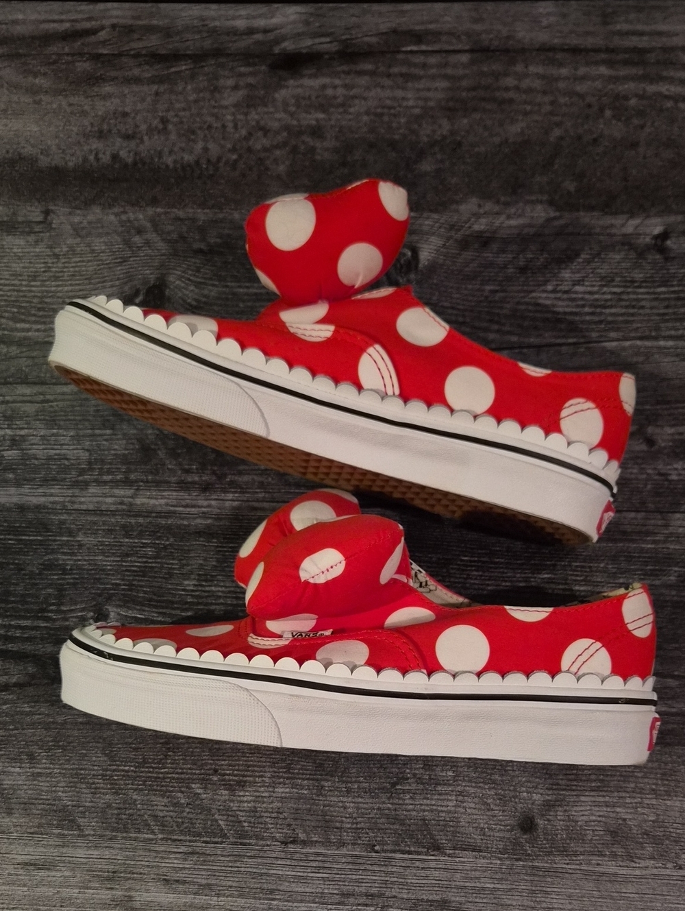 Vans x Disney Minnie Mouse Slipons - Picture 3 of 6